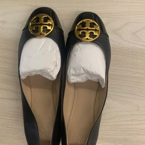 Tory Burch Size 9M Black and Gold Flats